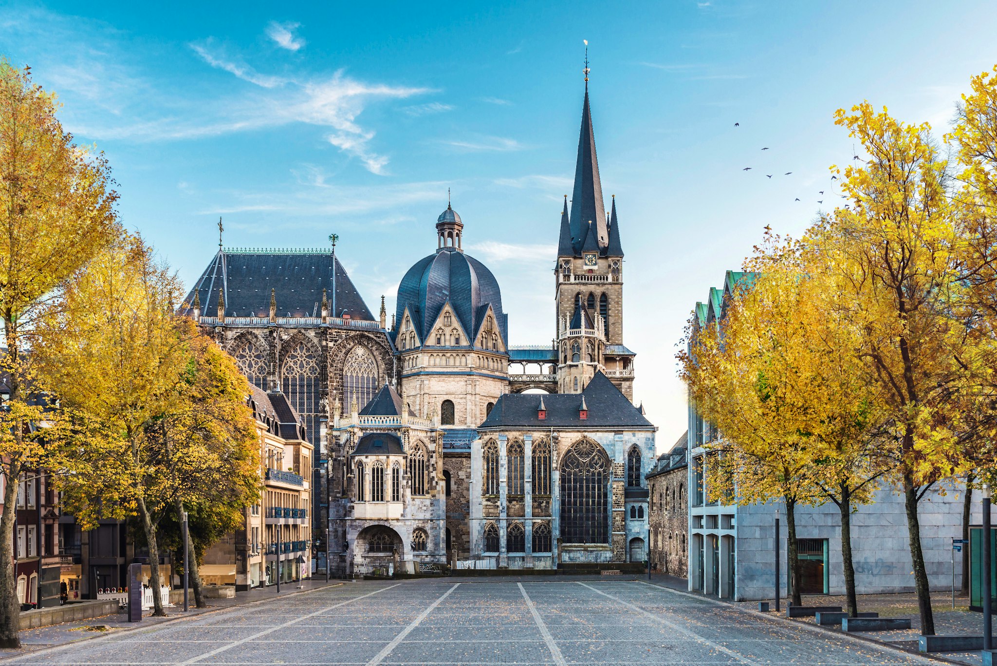 Cologne to Aachen and Linz am Rhein: Private day trip