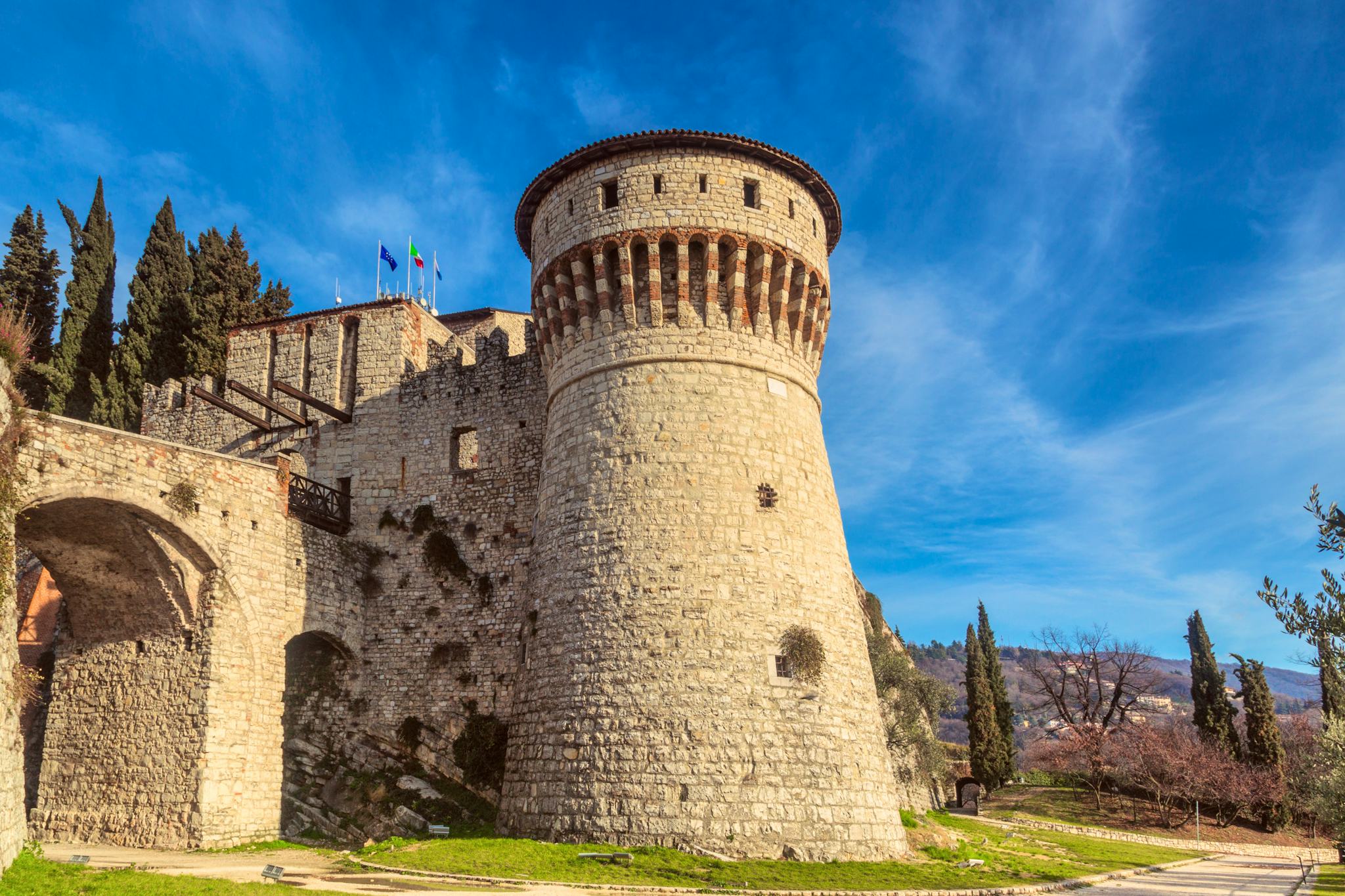 Milan to Bergamo and Brescia Castle: Private day trip