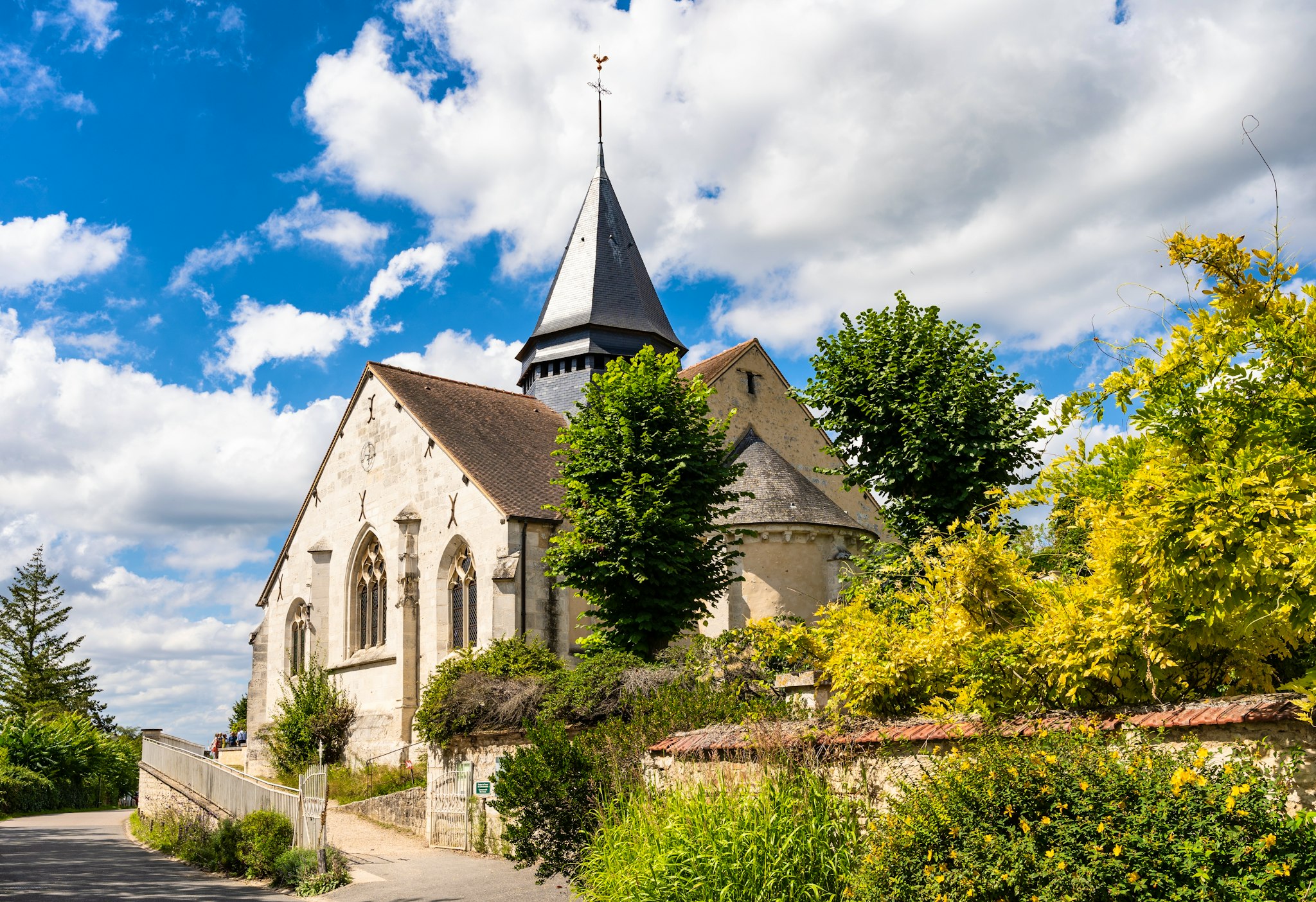 Paris CDG to Giverny and La Roche-Guyon: Private day trip