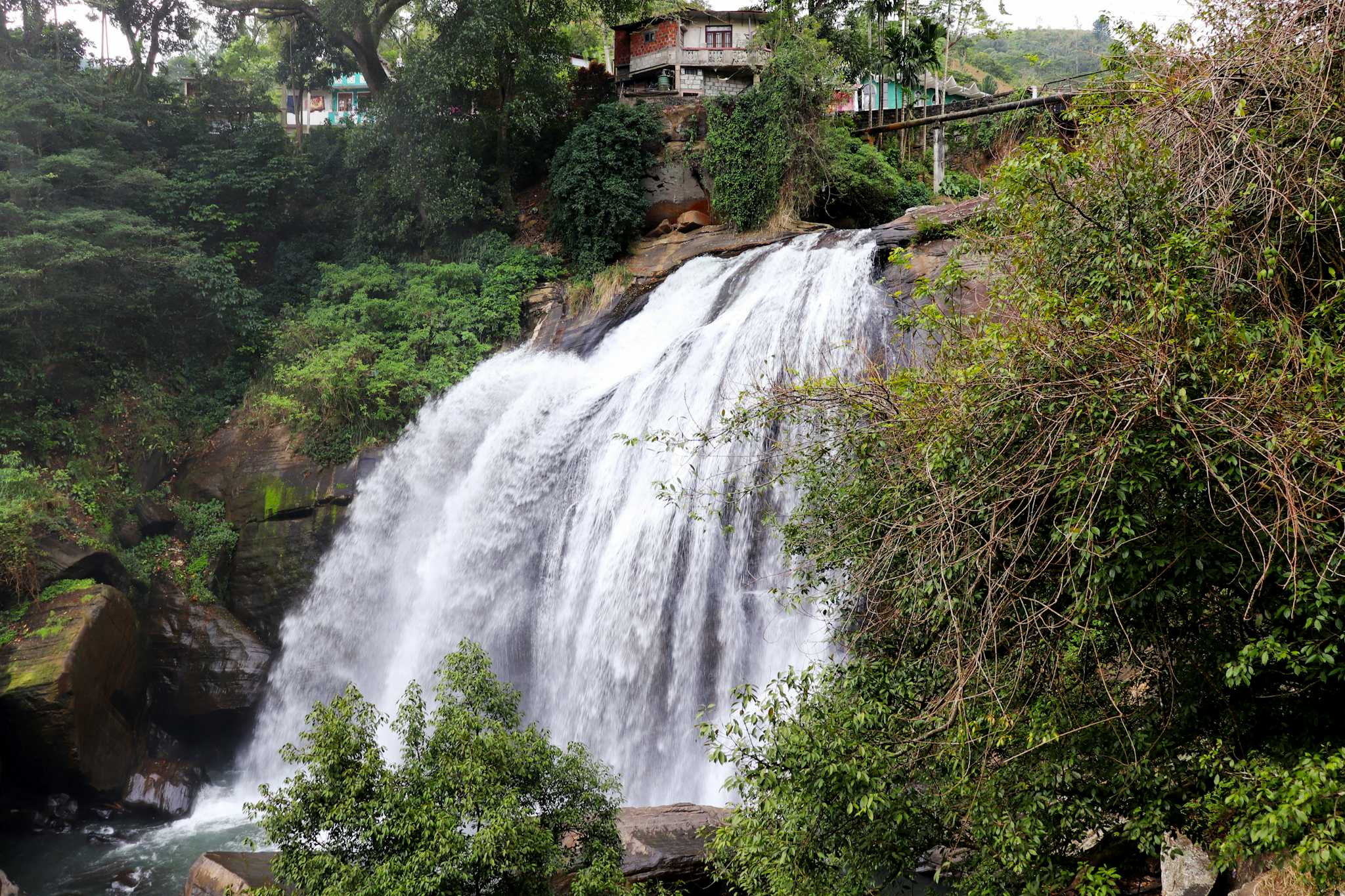 Chute d’Eau de Huluganga Ella