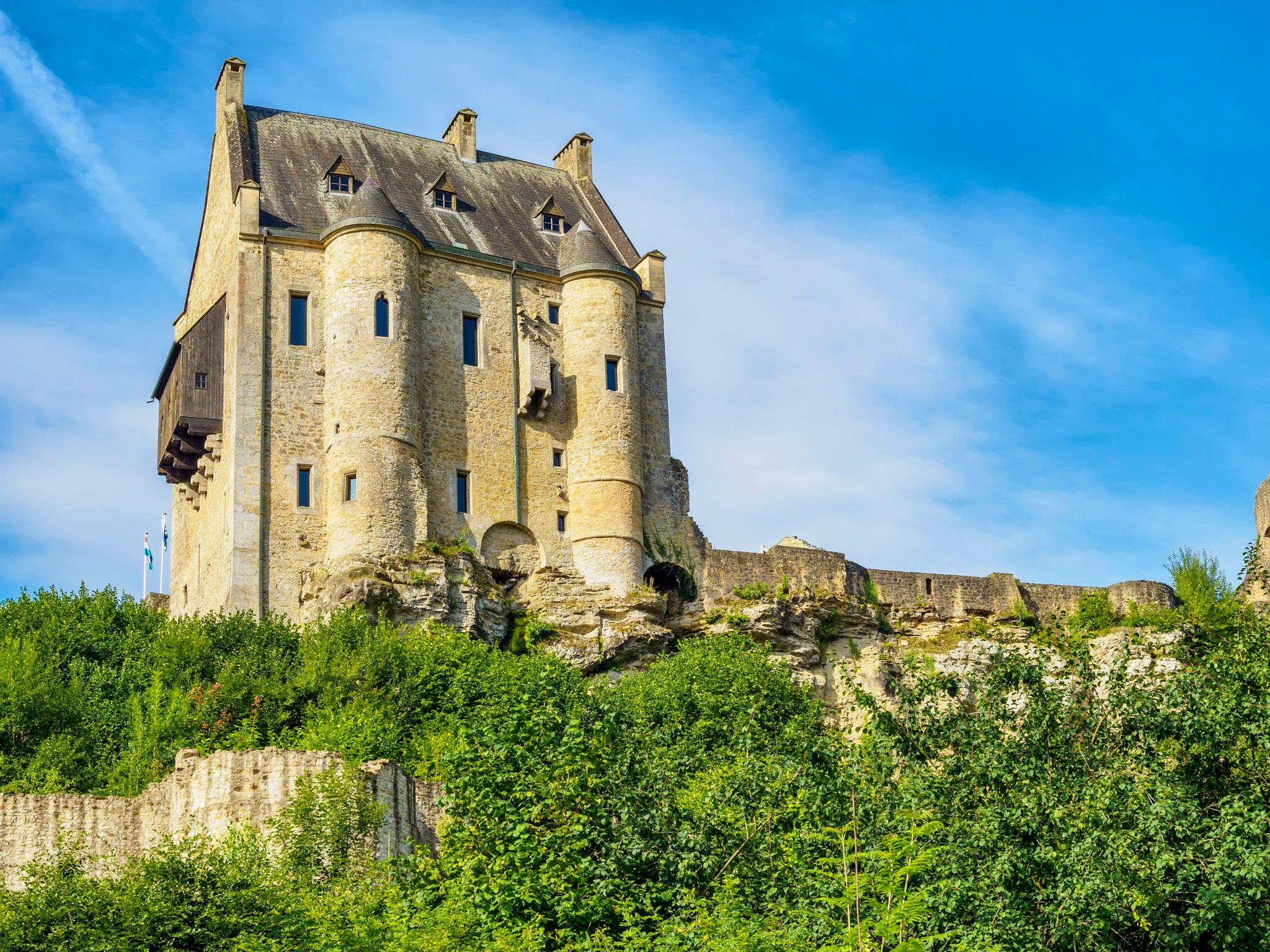 Luxembourg City to Vianden castle and Larochette: Day trip