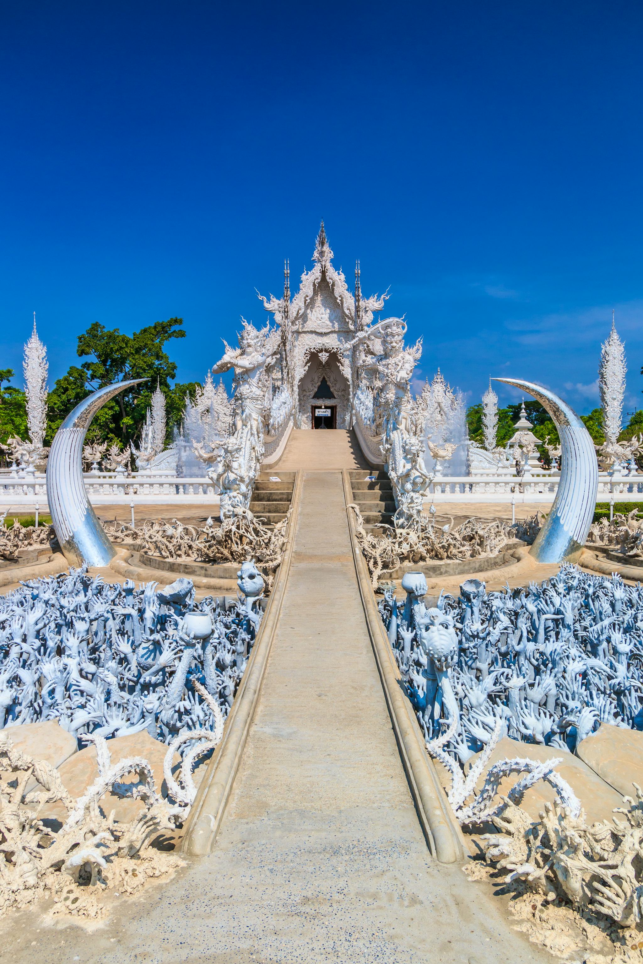 Chiang Mai to White Temple and Lamphun Beacon: Day trip