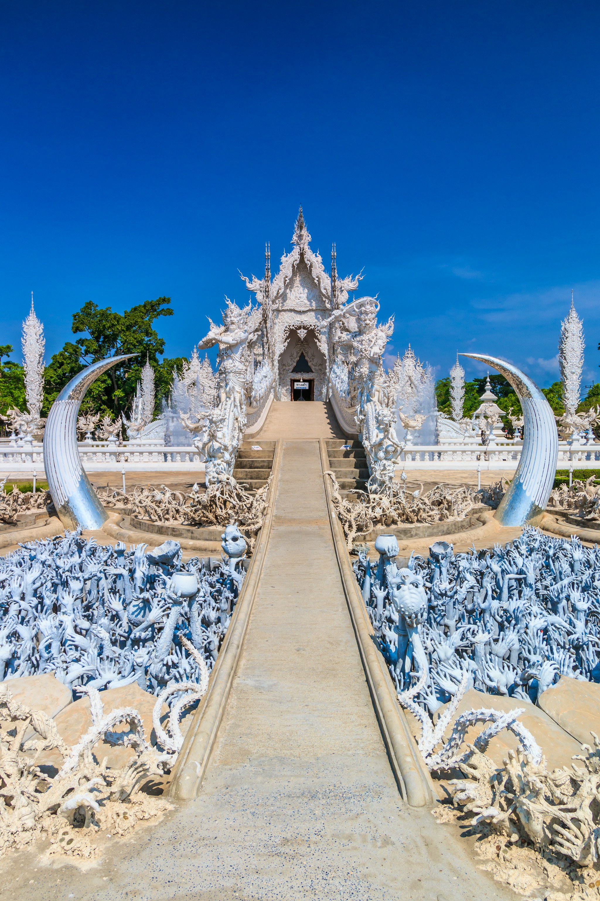 Chiang Mai to White Temple and Lamphun Beacon: Day trip