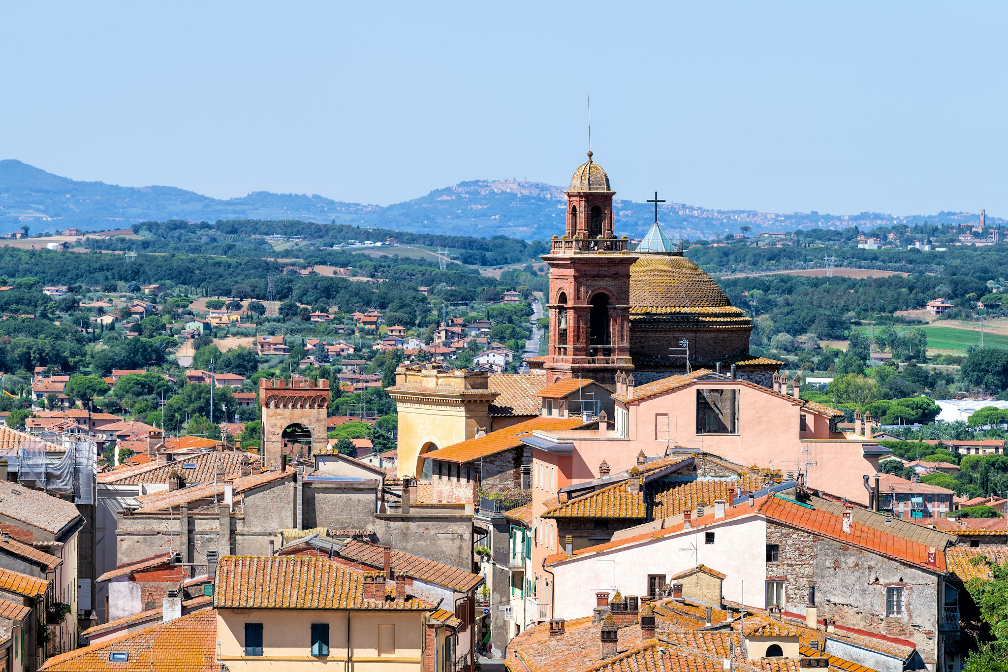 Cortona to Lake Trasimeno view and Passignano sul Trasimeno