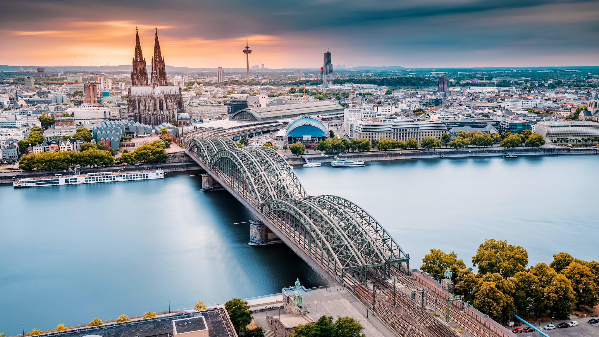 Frankfurt Airport to Cologne: Private day trip