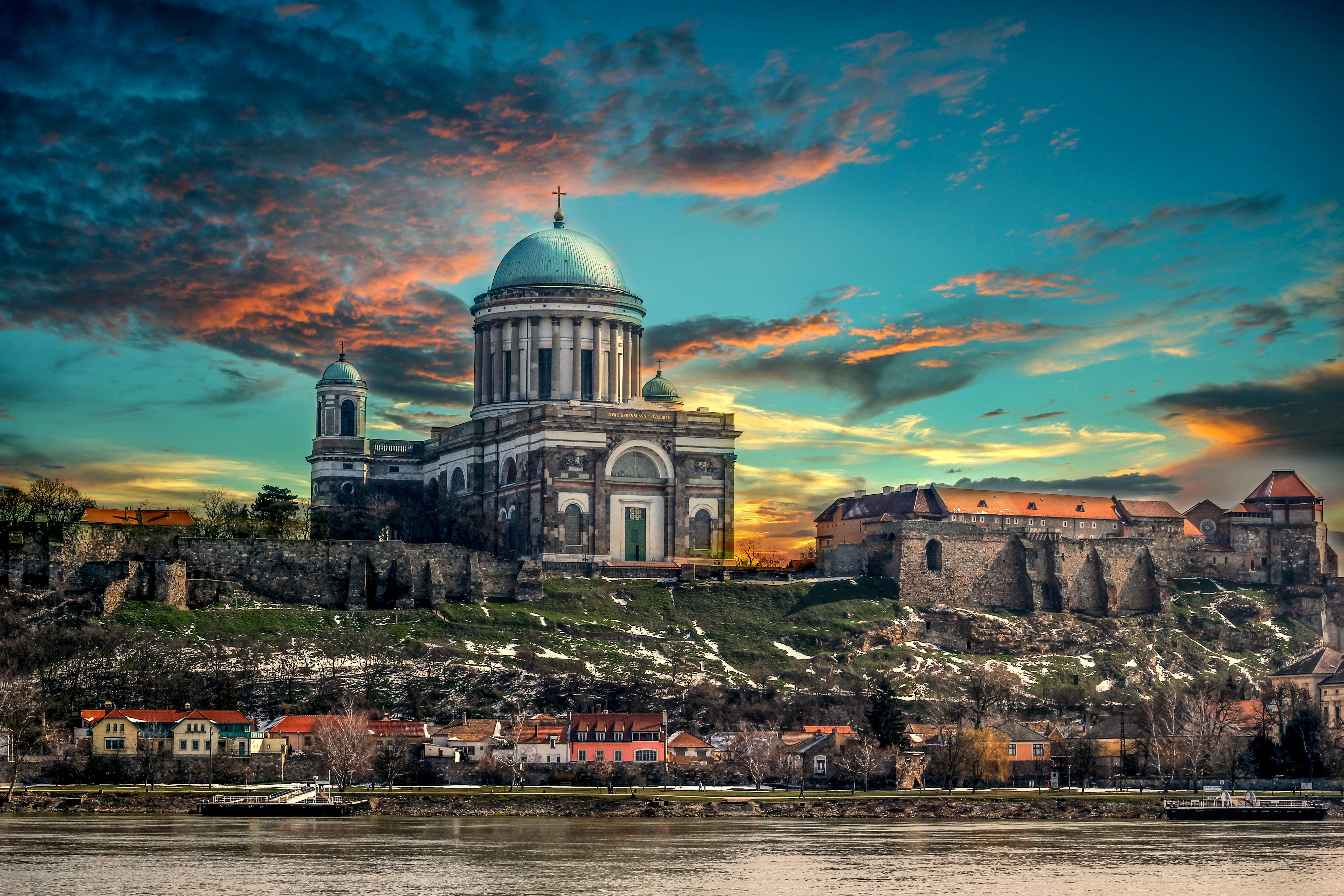 Discover Esztergom Daytrip [ 3456 x 5184 Pixel ]