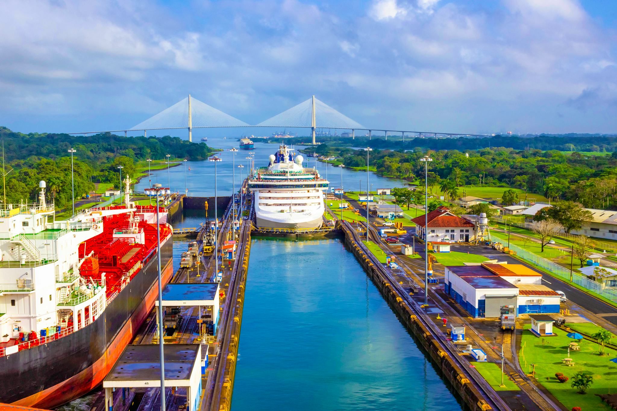Colon to Gatun Locks and Agua Clara Locks: Private day trip