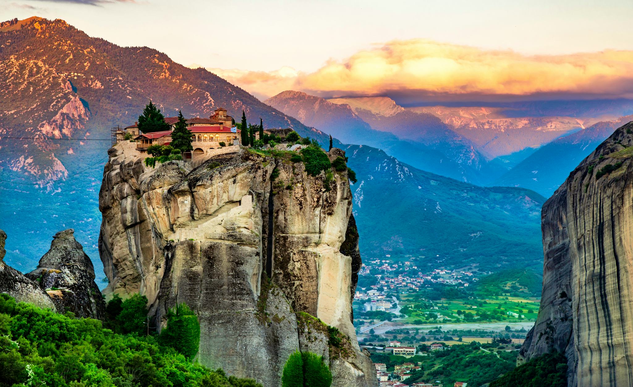 Thessaloniki to Meteora and Kalabaka: Private day trip