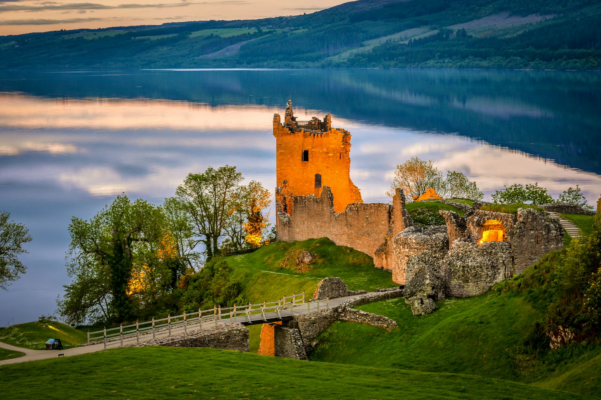 Edinburgh to Loch Ness and Urquhart Castle: Private day trip