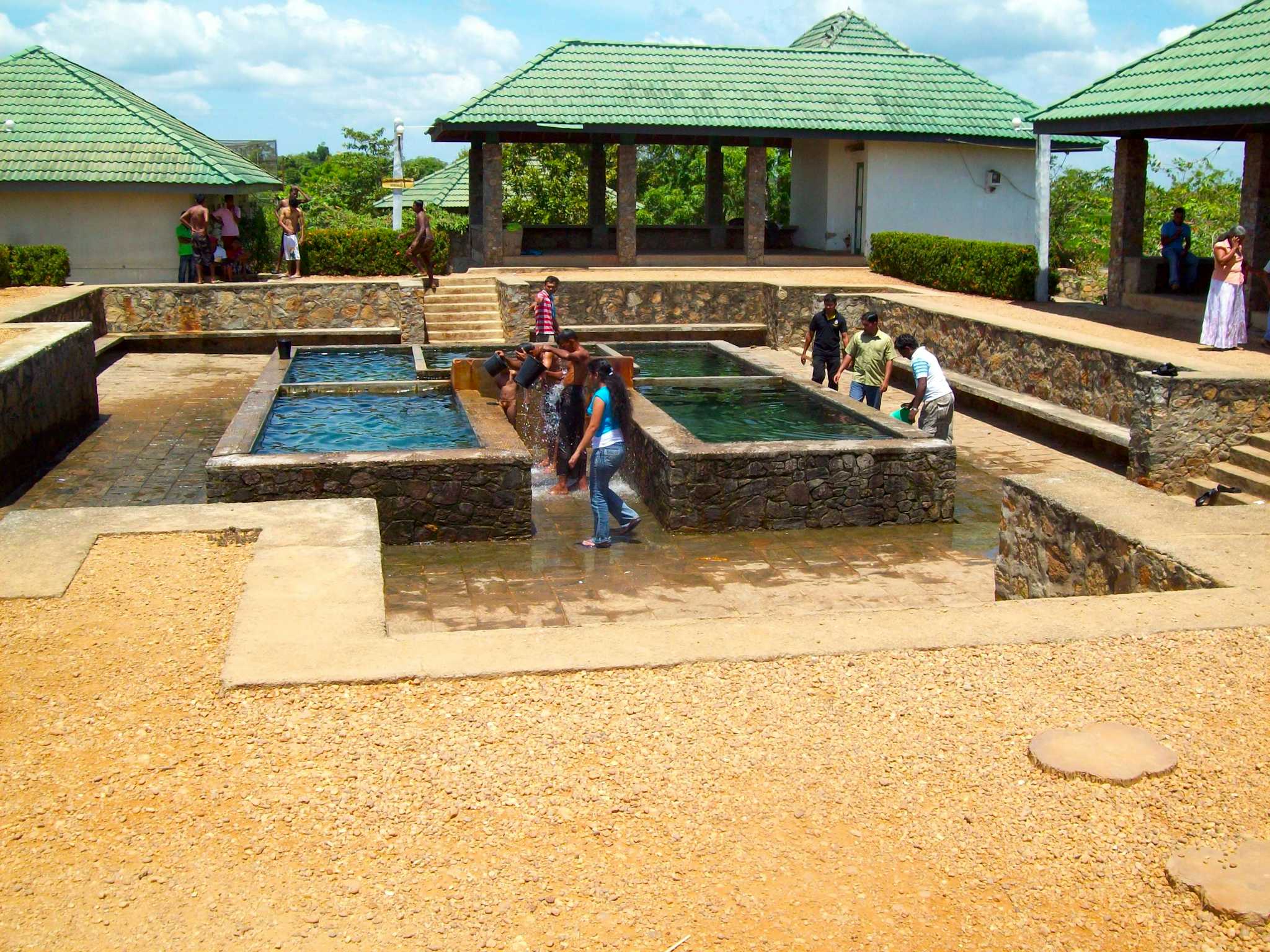 Source d'eau chaude de Madunagala