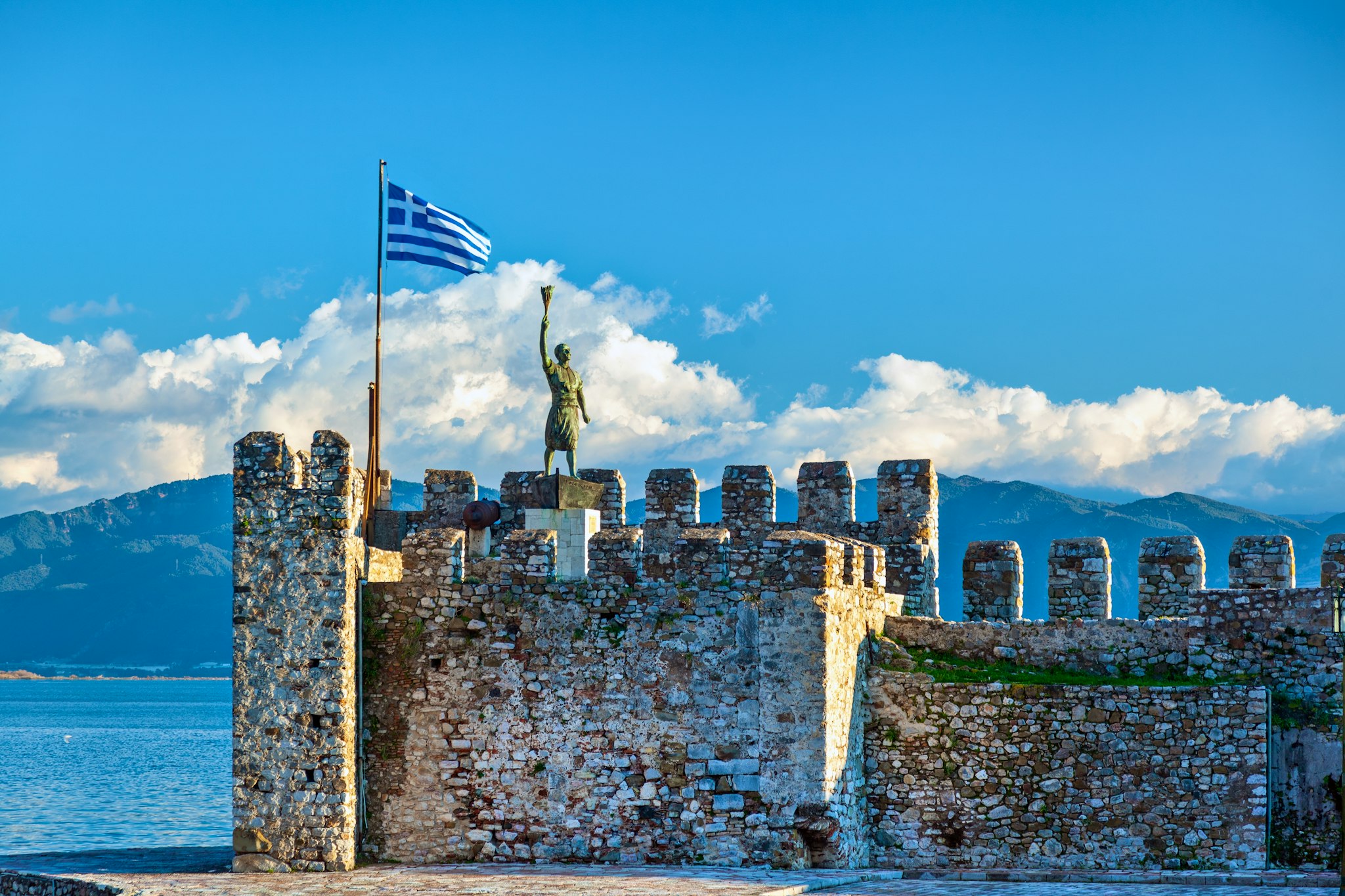 Piraeus to Delphi and Nafpaktos: Private day trip