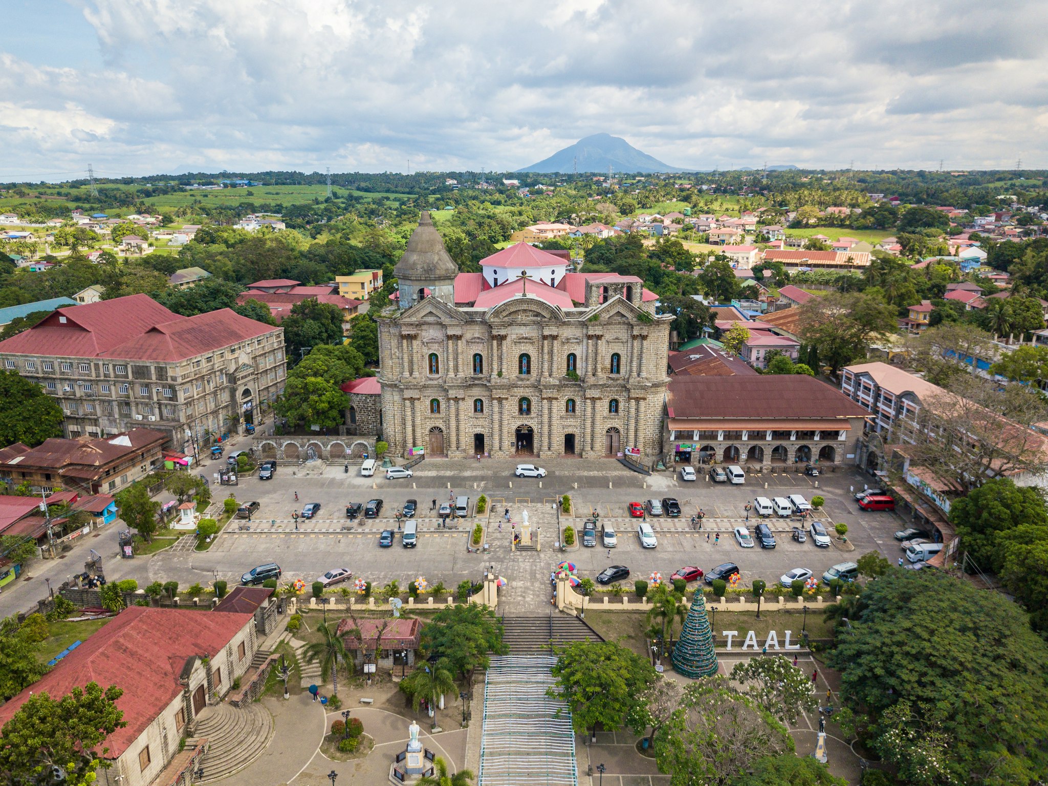 Manila to Taal and Lipa: Private day trip